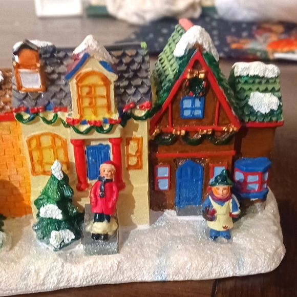 🛼Cute small village that hides a plug strip - Picture 5 of 5